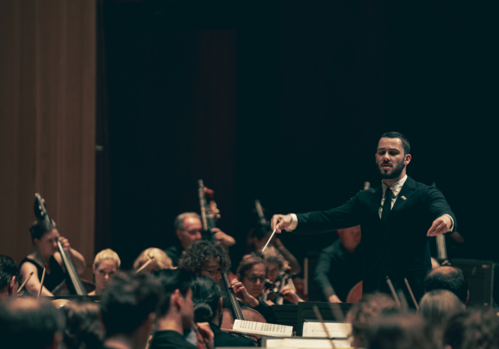 Oliver Zeffman conducting