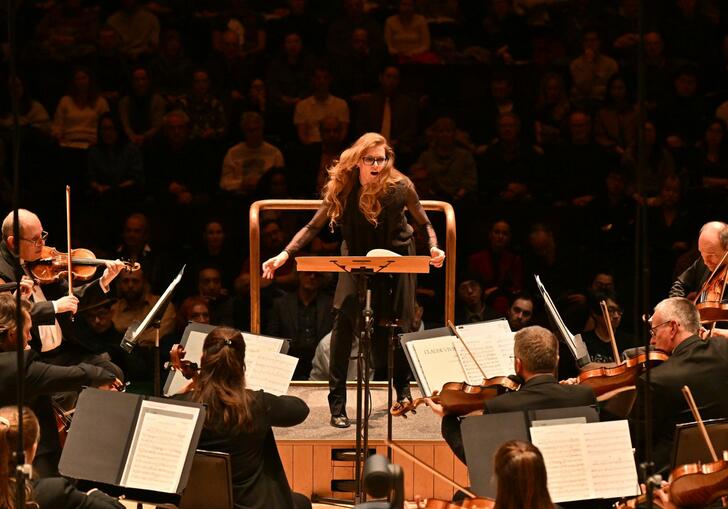 Barbara Hannigan conducting the LSO, lunging forwards