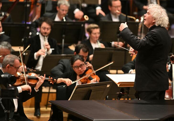 Sir Simon Rattle conducting the LSO