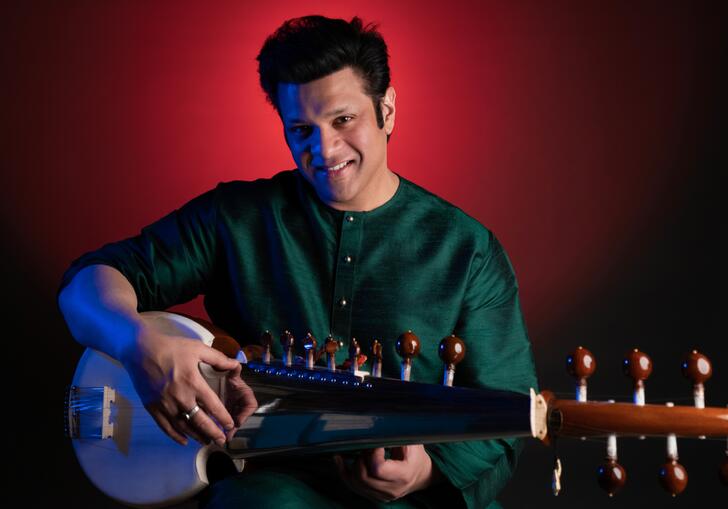 Amaan Ali Bangash holding a sarod
