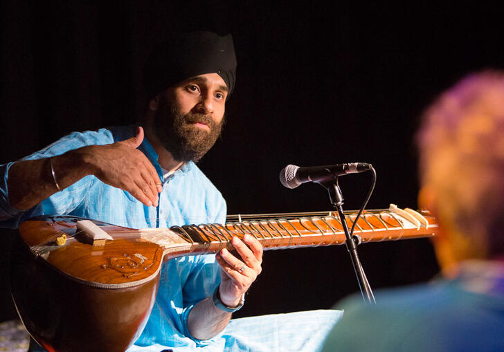 Harmeet Virdee demonstrating the sitar