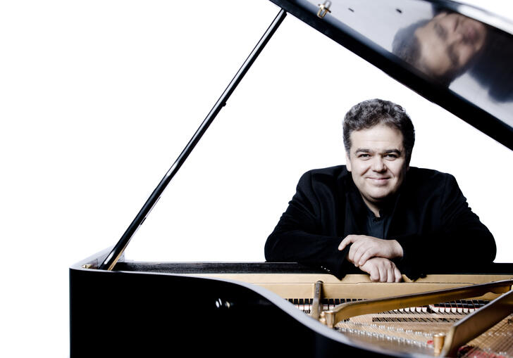 Arcadi Volodos sitting at the piano
