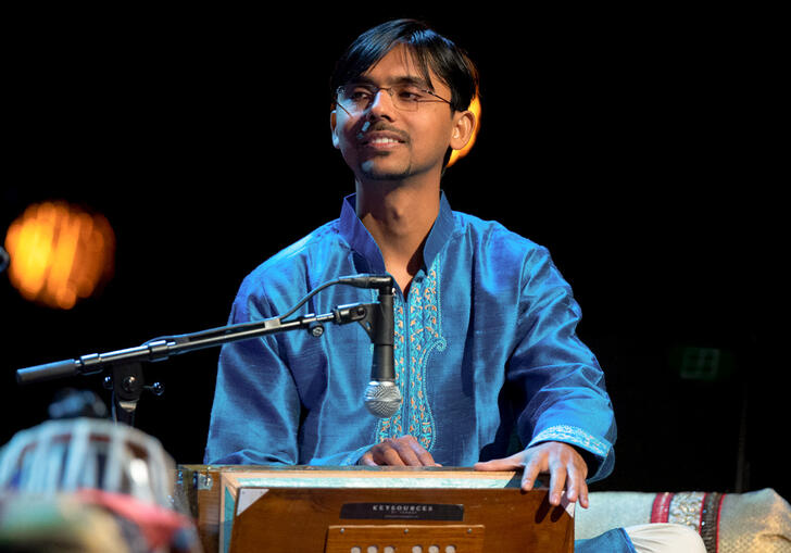 Image of Tanmay Deochake on stage