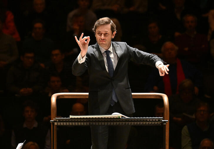 Maxime Pascal conducting the London Symphony Orchestra at the Barbican