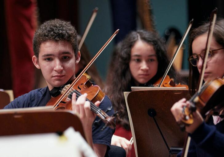 Junior Guildhall Symphony Orchestra violin players