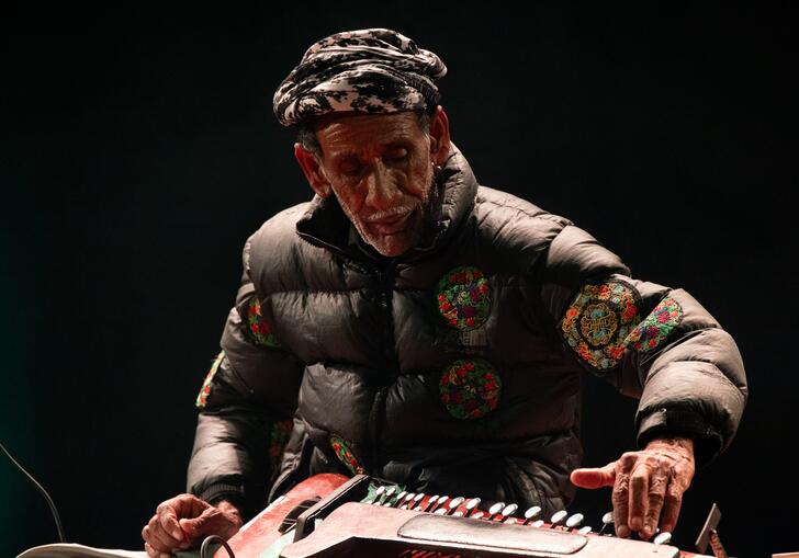 Image of Ustaad Noor Bakhsh playing his Benju 