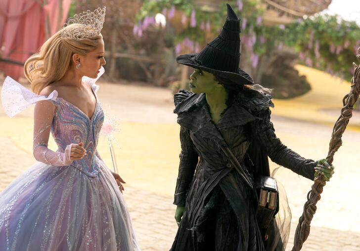 Glinda and Elphaba face each other