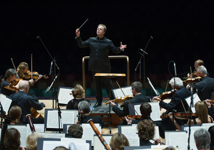 Sakari Oramo conducting the BBC Symphony Orchestra