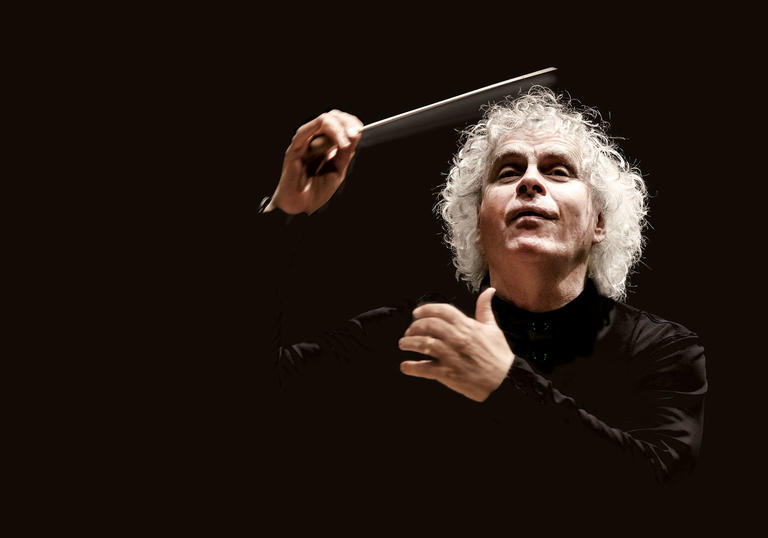 Photo of Sir Simon Rattle conducting