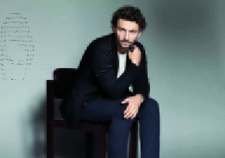 Jonas Kaufmann in a chair