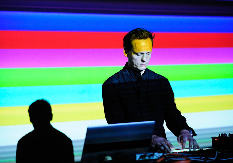 Carsten Nicolai AKA Alva Noto plays top class Electronic music in front of a digital rainbow