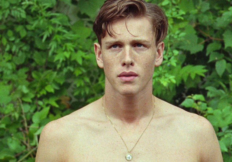 Harris Dickinson in Beach Rats