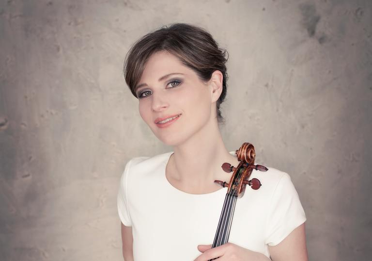 lisa Batiashvili closeup holding violin