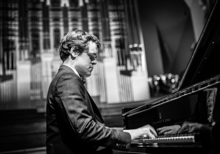 Benjamin Grosvenor black and white piano