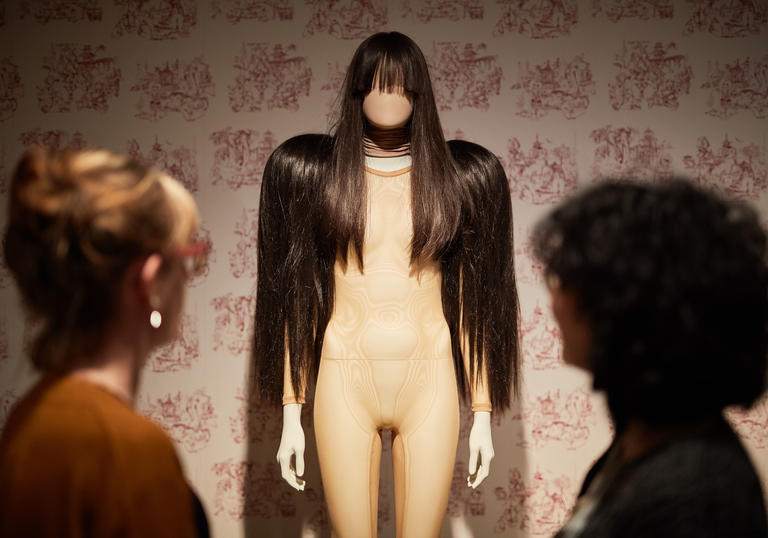 Photo of mannequin with hair shoulder pads