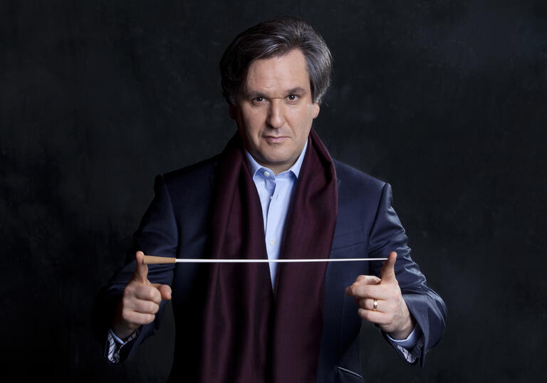 Sir Antonio Pappano landscape pose