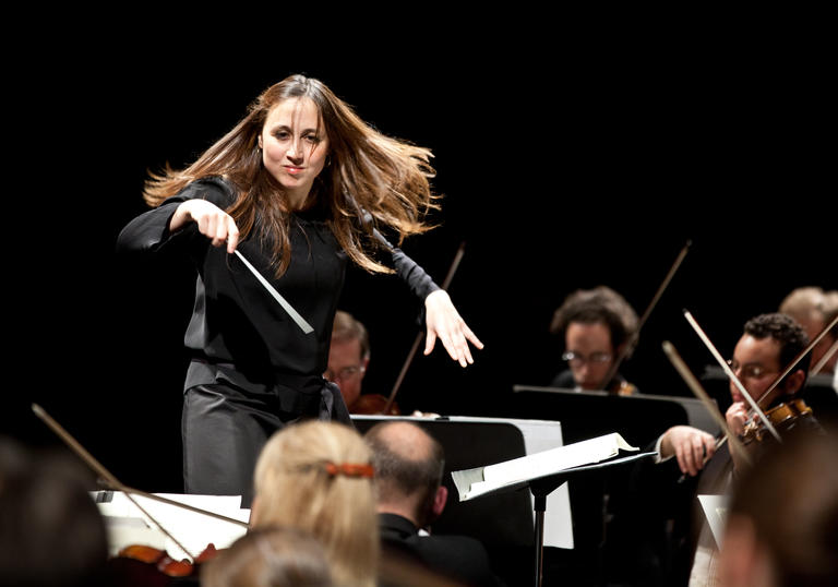 Joana Carneiro conducting on stage landscape