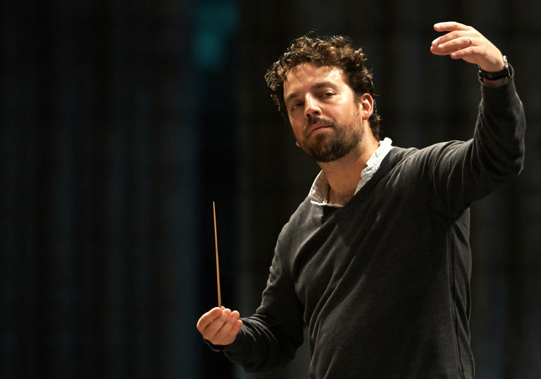 James Gaffigan conducting 