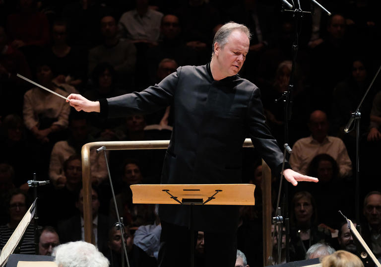 Sakari Oramo conducting on stage emotion