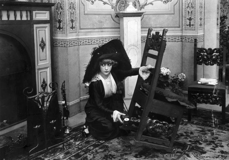 A still from Urban Gad's The Suffragette (Die Suffragette), 1913
