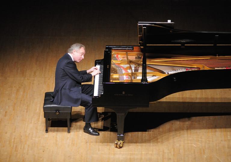 Andras Schiff at piano on stage
