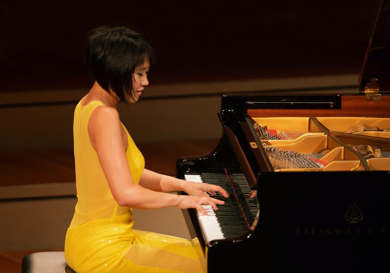 Yuja Wang playing pinao