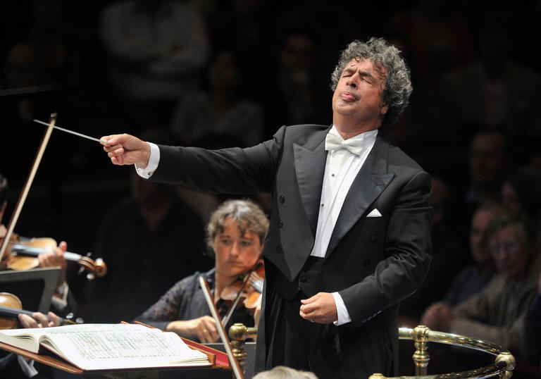 Semyon Bychkov conducting on stage