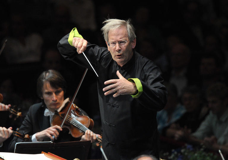 John Edward Gardiner conducting on stage 2010