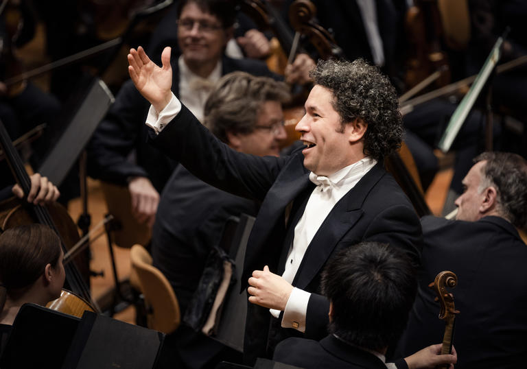 photo of gustavo dudamel conducting