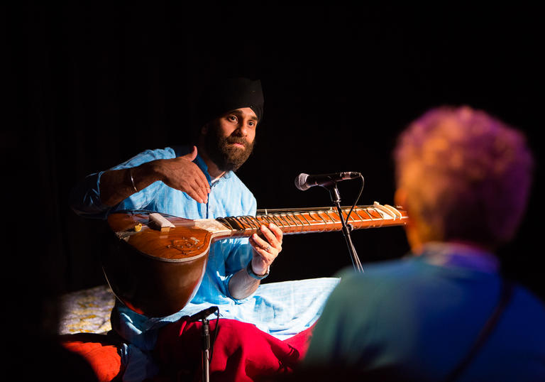 Harmeet Virdee teaching a class with his sitar