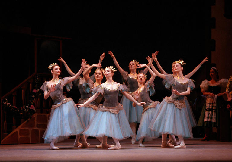 ballet dancers on stage