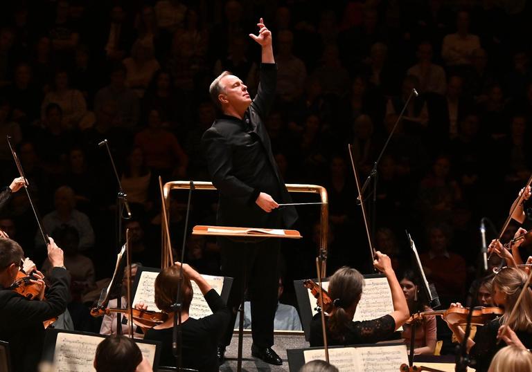 Sakari Oramo reaching for the stars as he conducts
