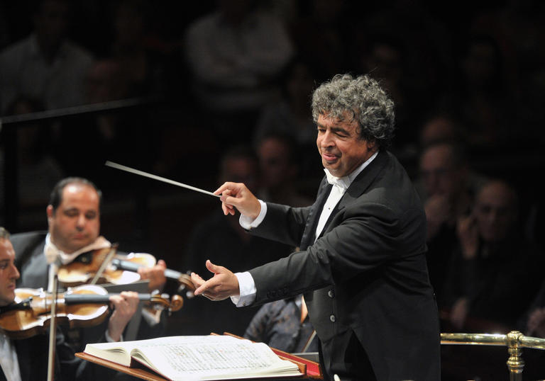 Seymon Bychkov conducting masterfully 