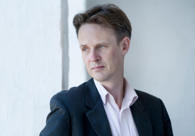 Ian Bostridge gazing absently into the middle distance