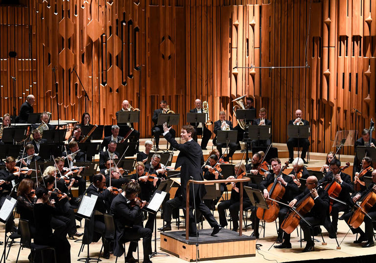 2018 winner Felix Mildenberger conducts