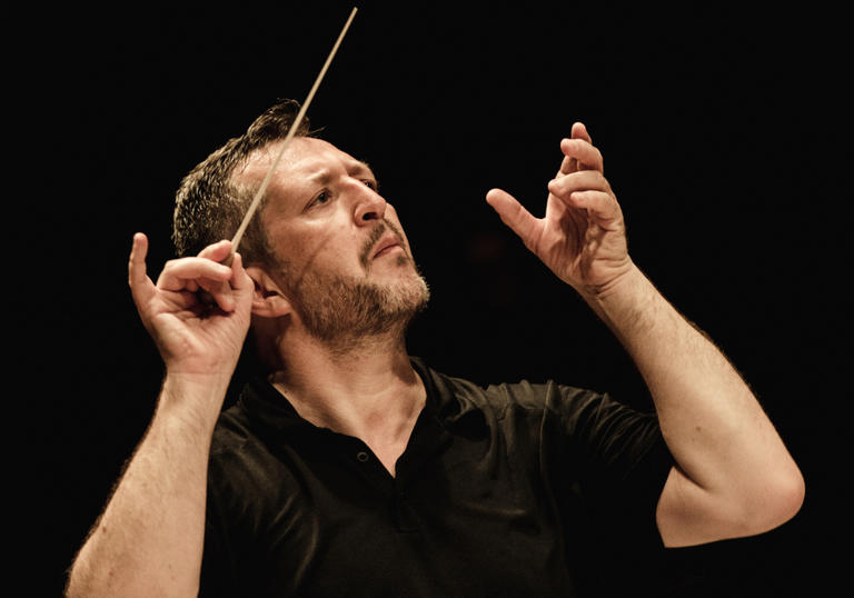 Thomas Ades conducting vigorously 