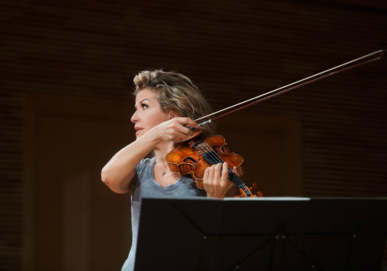 Anne-Sophie Mutter playing the violin