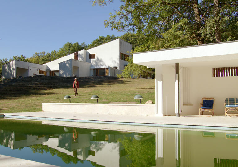 aalto designed building - La Maison Loius Carre