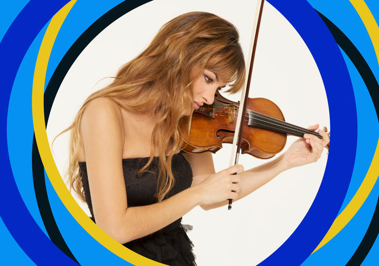 Photo of Nicola Benedetti playing the violin