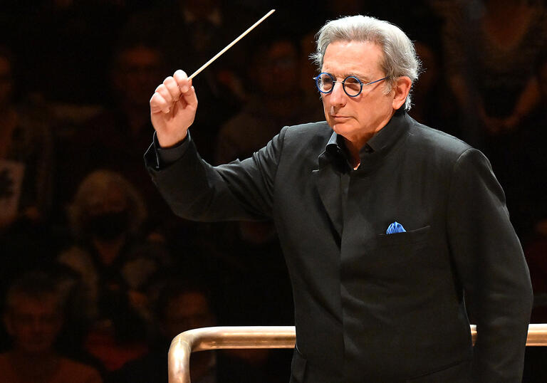 Michael Tilson Thomas conducting