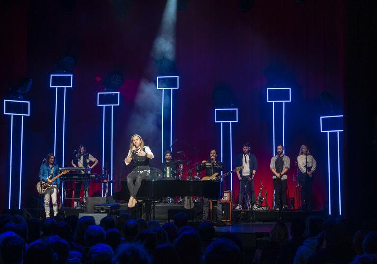 Tim Minchin on stage live