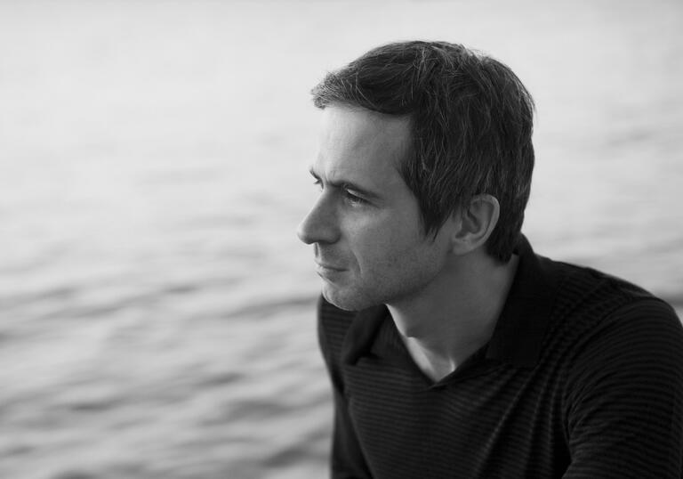 Black and white photo of Piotr Anderszewski