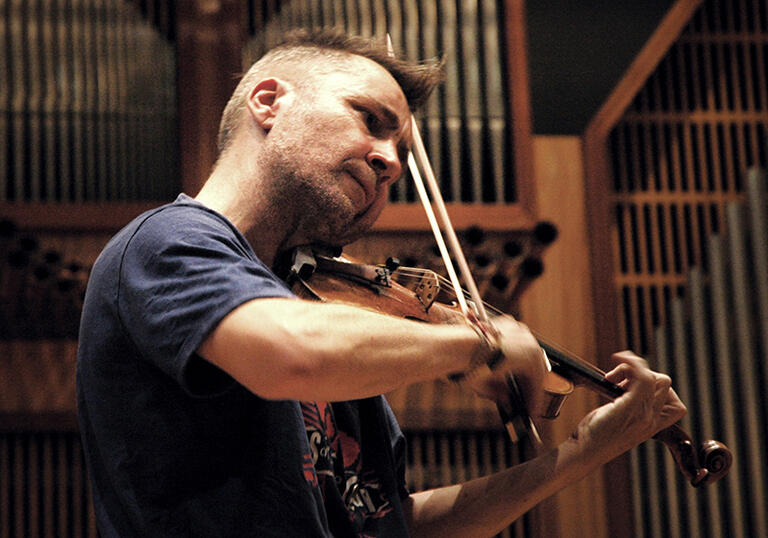 Nigel Kennedy playing his violin