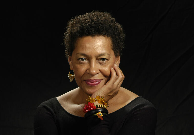 photo portrait of Carrie Mae Weems by Jerry Klineberg