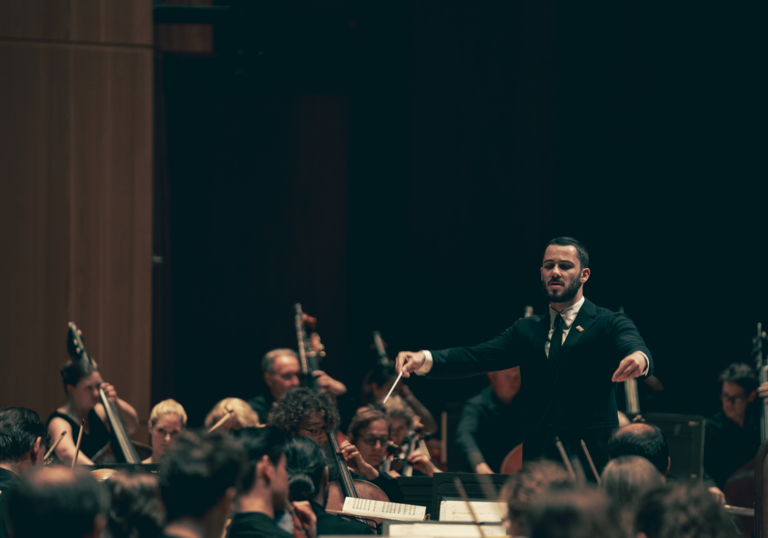 Oliver Zeffman conducting