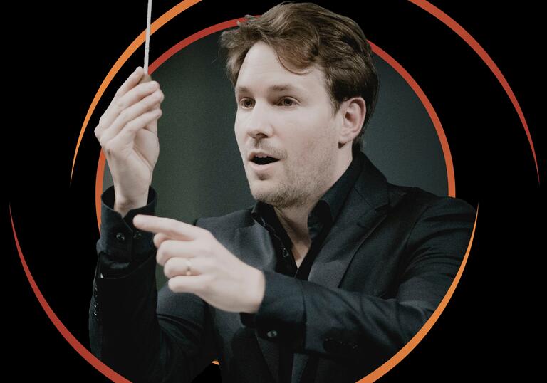 Against a black background, Clemens Schuldt holds his baton, framed by circular orange swirls.