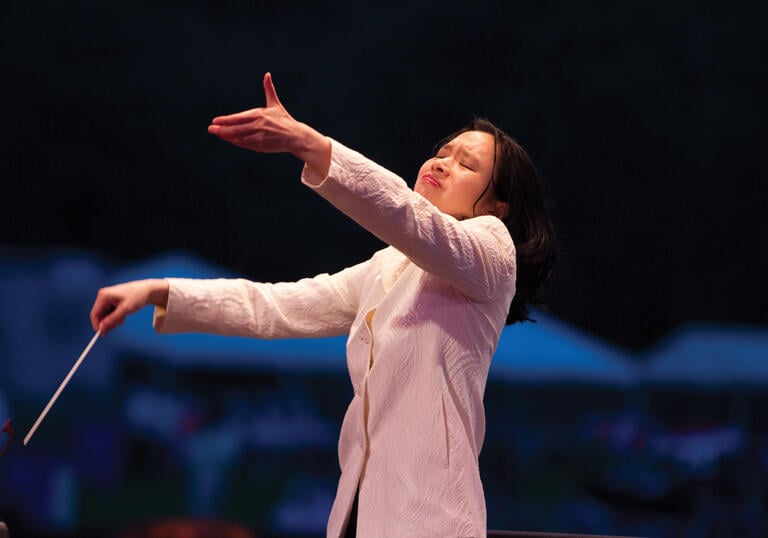 Carolyn Kuan conducting
