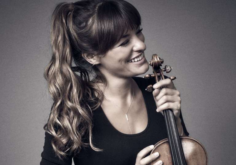 Nicola Benedetti holding a violin