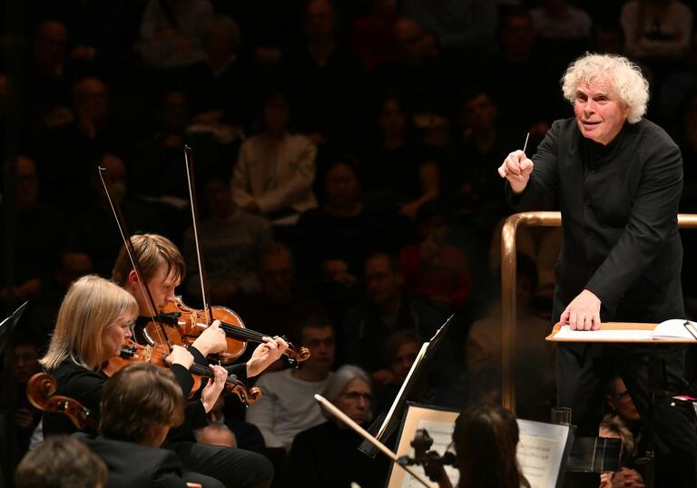 Sir Simon Rattle conducting the LSO