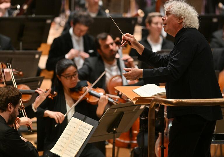 Sir Simon Rattle conducting the LSO